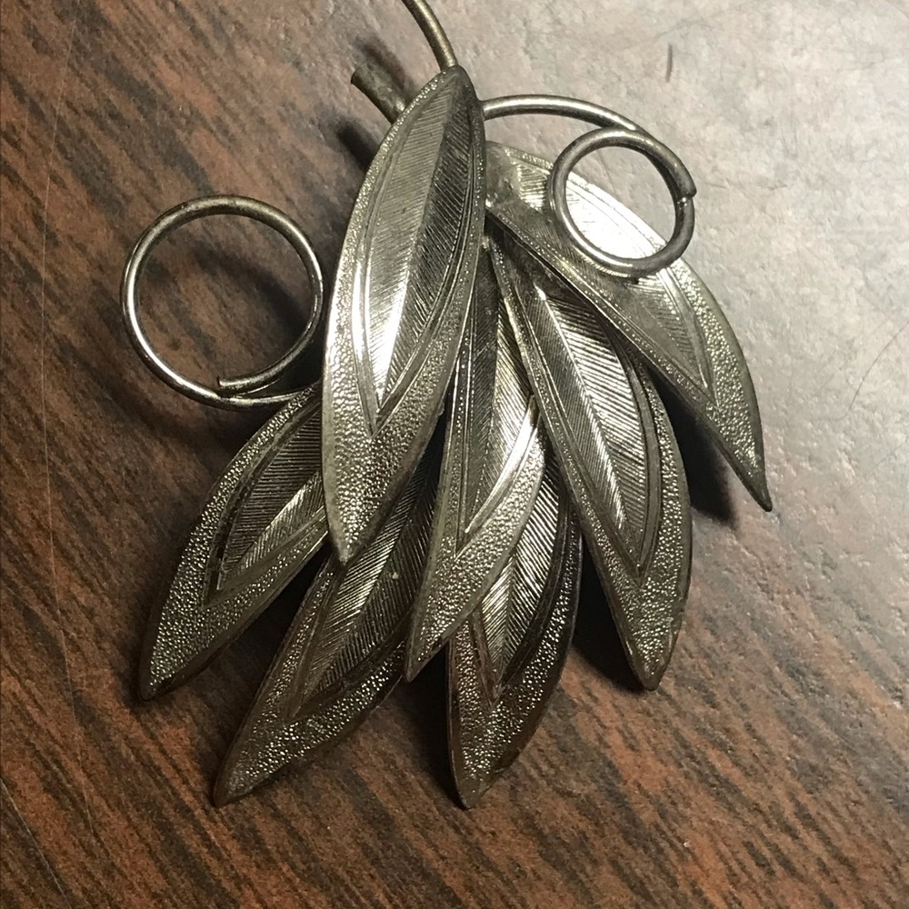 Silver feather pin/brooch